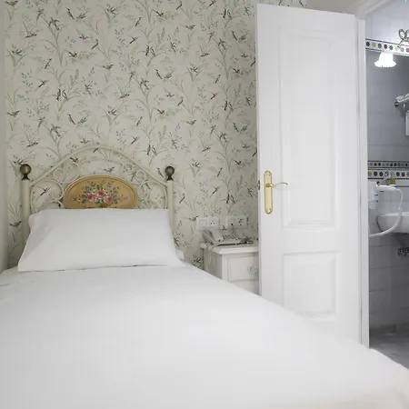 Hotel Basic Puerta De *