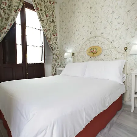 Basic Puerta De Hotel Sevilla